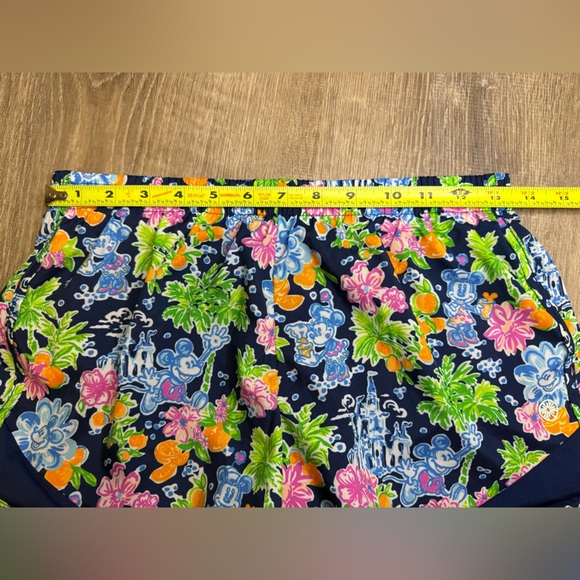 Lilly Pulitzer Loves Disney Ocean Trail Shorts XS Mickey Minnie Castle NWT - Picture 6 of 9